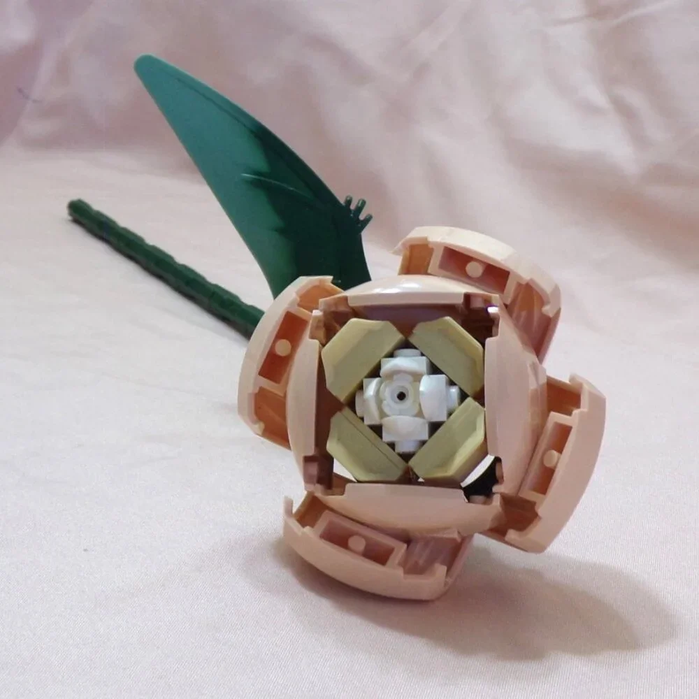 LEGO Botanical Flowers - 1 pcs Rose Tan Curved - Individual Sale 10280 Bouquet